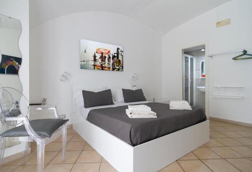 Quarto Quadruple Standart com Varanda, Maison Du La Rua