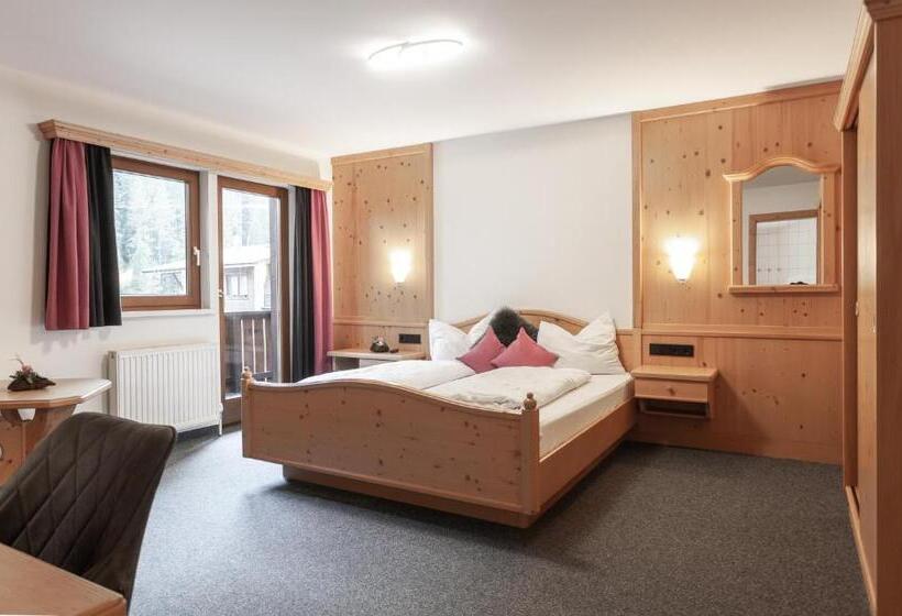 Четырехместный Номер Стандарт, First Mountain Hotel ötztal