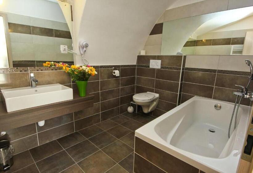 스탠다드 스튜디오, U Tří Hrušek Suites & Apartments