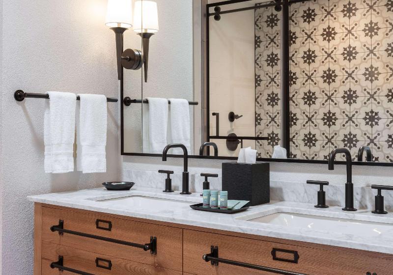 스탠다드 룸 킹사이즈 침대, The Lodge At Healdsburg, Tapestry Collection By Hilton