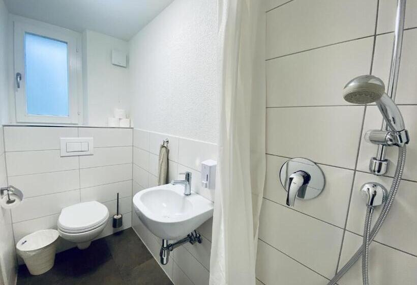 חדר סטנדרד יחיד חדר אמבטיה משותף, Monteurzimmer   Worker S Accommodation   Zimmerzuvermieten In Biberist