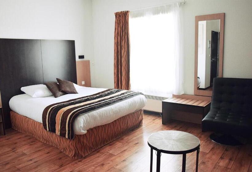 اتاق خانوادگی, Brit Hôtel Confort   La Tour Blanche