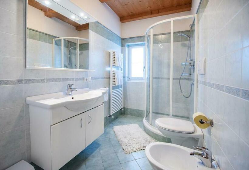1 Bedroom Apartment Lake View, Mareithof Appartements Seeblick