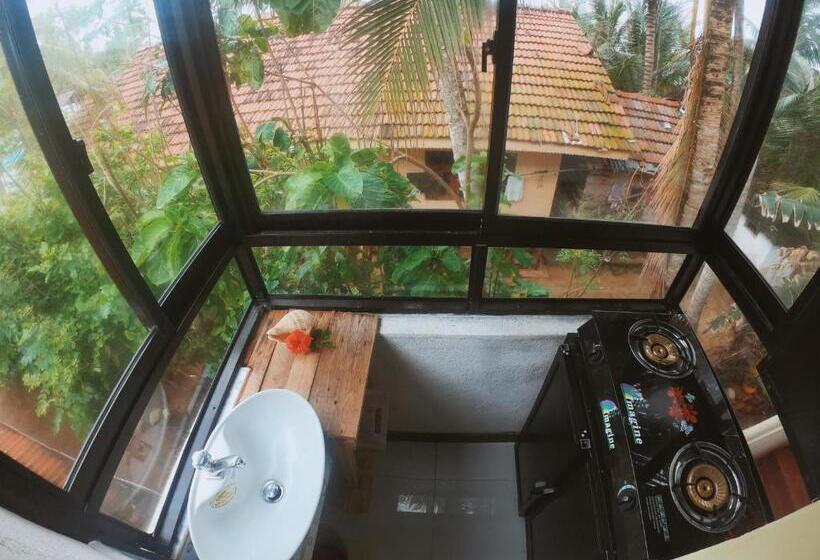 اتاق لوکس, Laksiri Villa