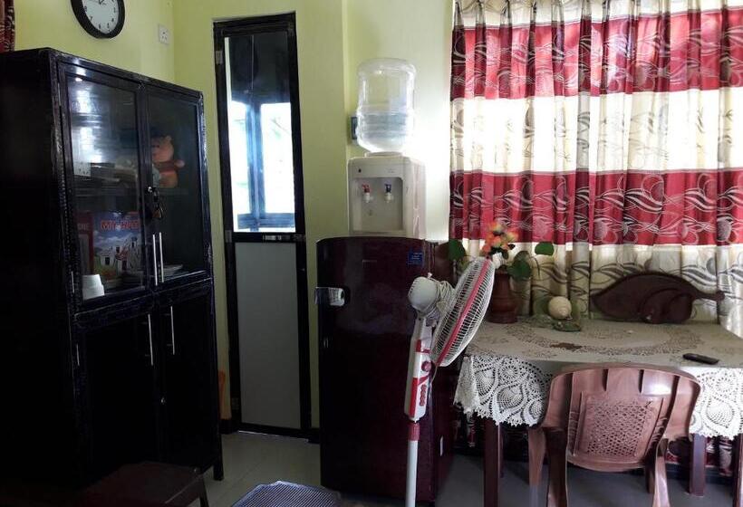 اتاق لوکس, Laksiri Villa