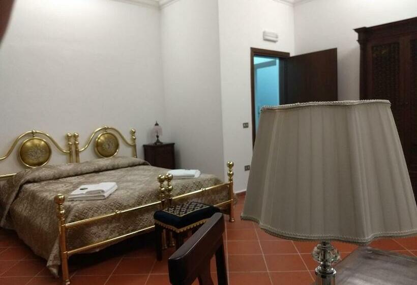 Номер Стандарт, Castel Di Pietra