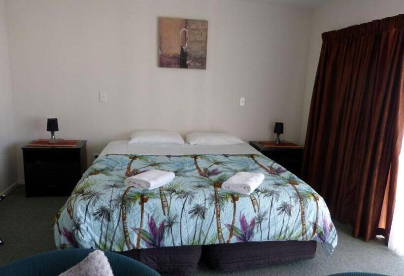 스탠다드 스튜디오 킹침대, Blake Court Motel