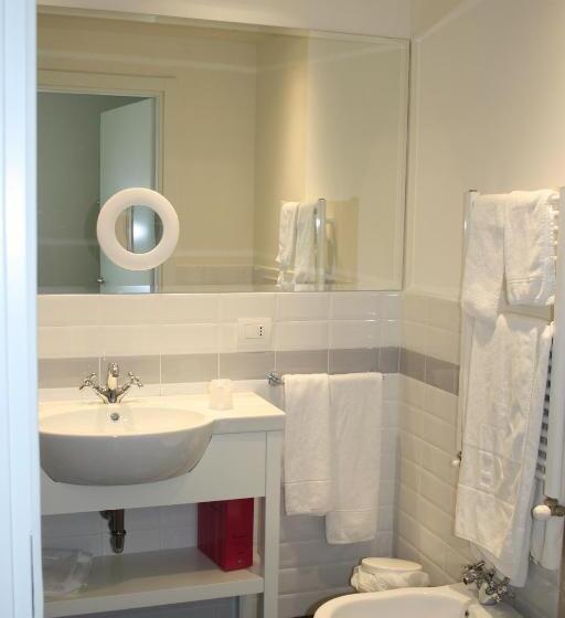 اتاق استاندارد با وان آب گرم, Rimini Suite