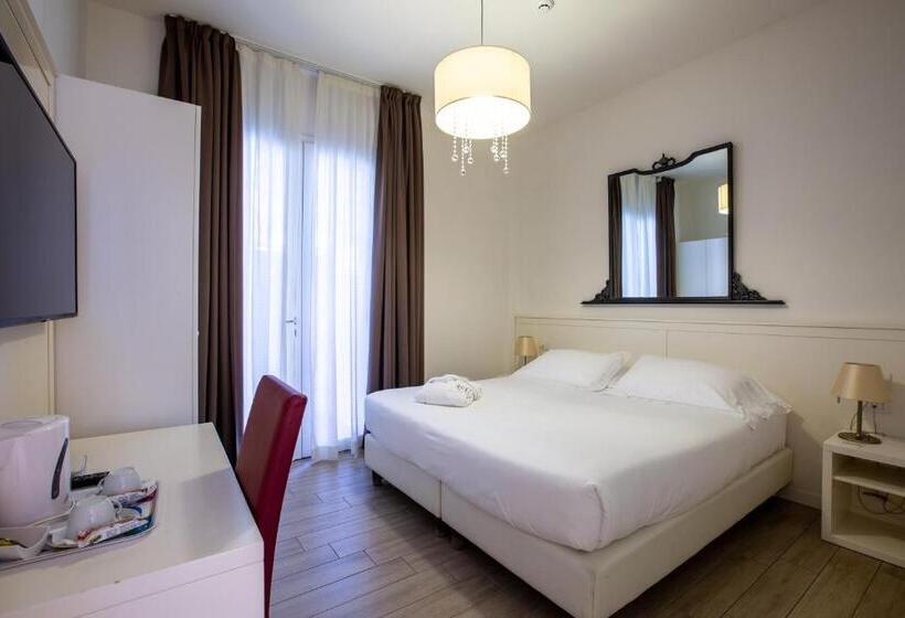 سوییت جونیور با چشم‌انداز استخر, Rimini Suite