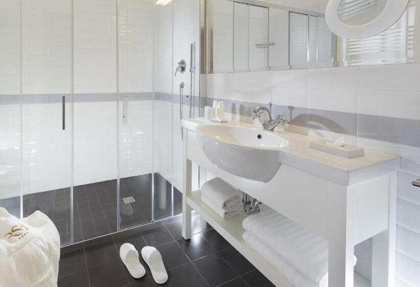اتاق سوپریور سه تخته, Rimini Suite