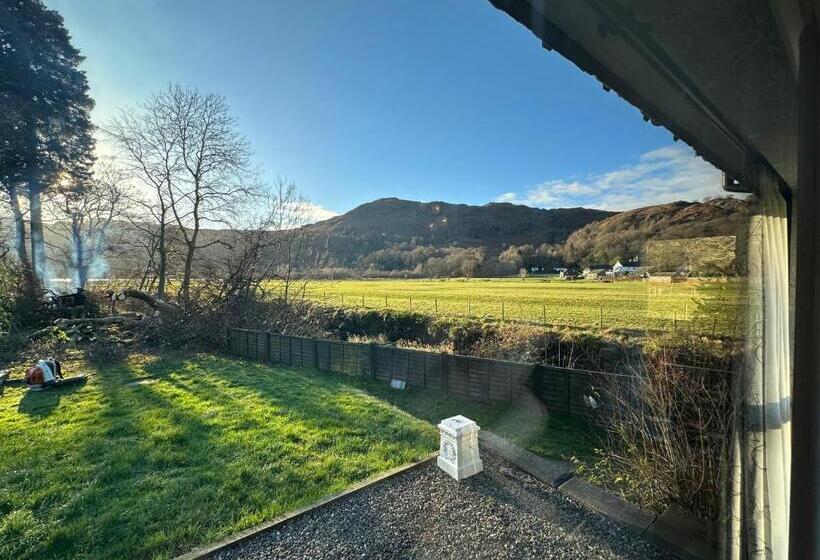 Дом 3 Спальни, Bridge House Hotel & Silver Howe View Cottage