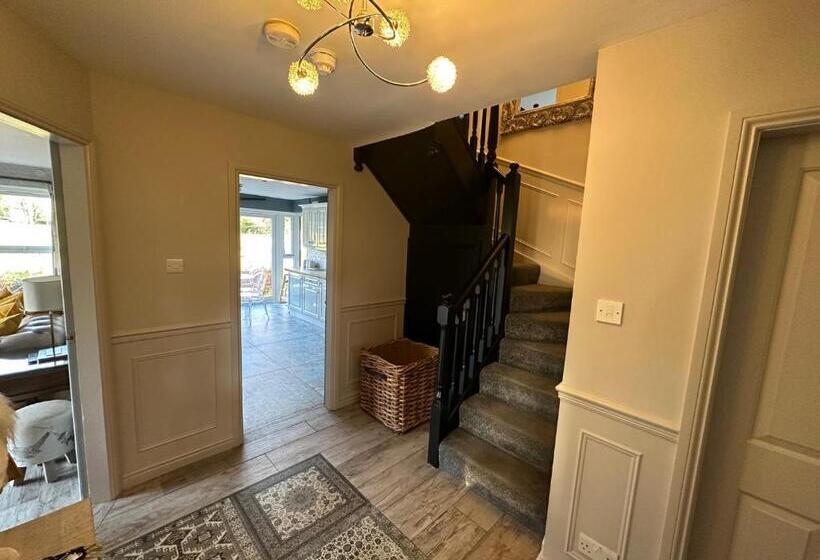 Дом 3 Спальни, Bridge House Hotel & Silver Howe View Cottage