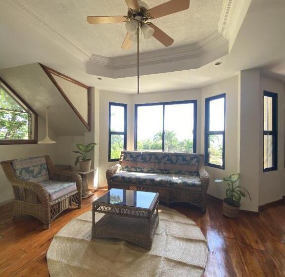 스위트 킹사이즈 침대, Tahanan Resort