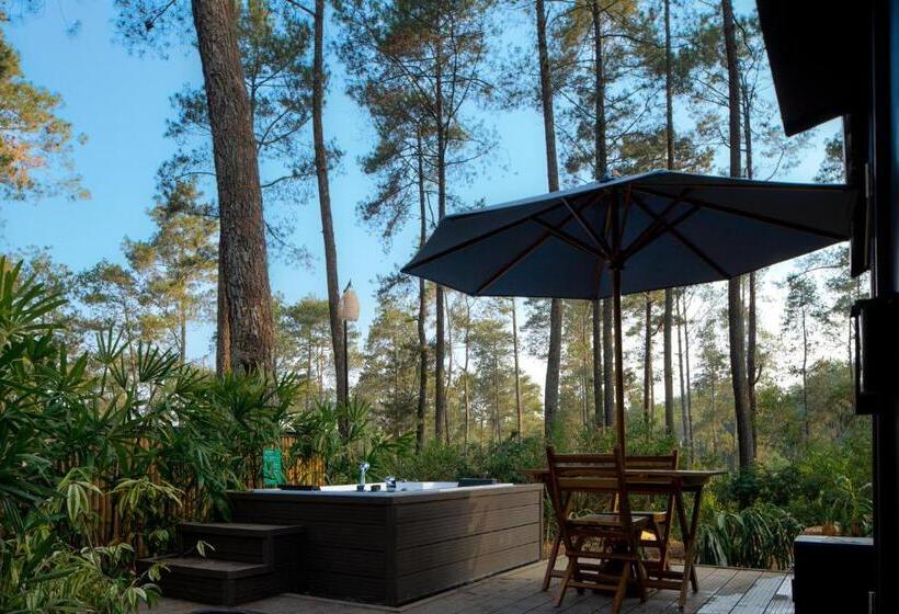 Люкс Повышенной Комфортности, Bobocabin Cikole, Bandung