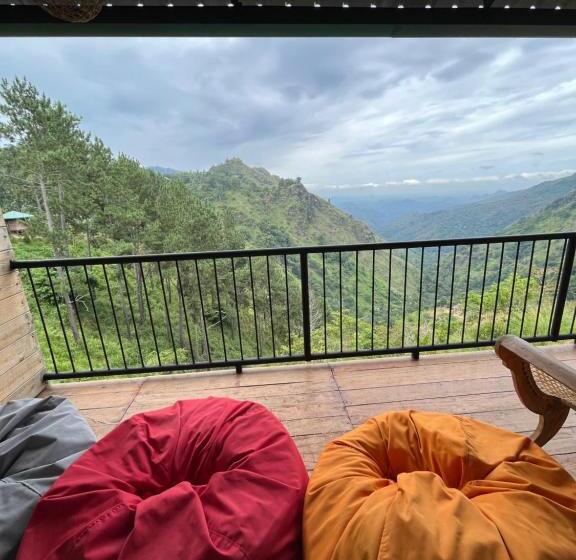 اتاق لوکس با تخت بزرگ, Green Hill
