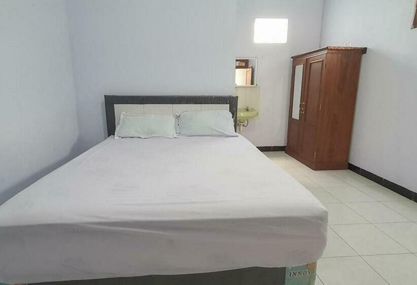 스탠다드 룸, Angrumba Family Homestay Near Rsud Caruban Mitra Reddoorz