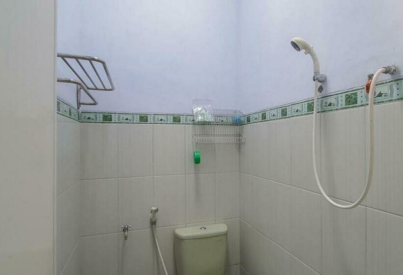 스탠다드 룸, Angrumba Family Homestay Near Rsud Caruban Mitra Reddoorz