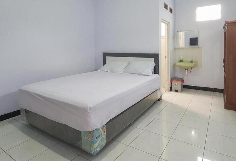 이코노미 룸, Angrumba Family Homestay Near Rsud Caruban Mitra Reddoorz