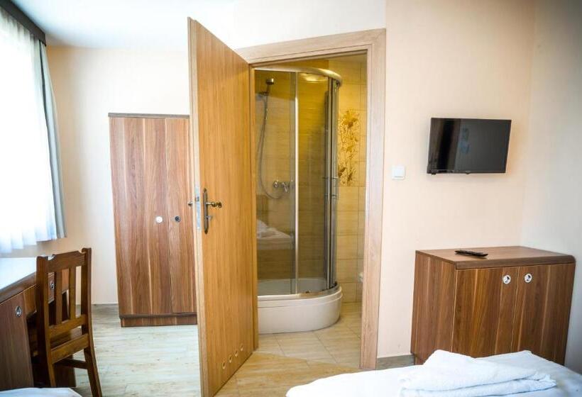 Четырехместный Номер Стандарт, Kompleks Hotelarski Zgoda