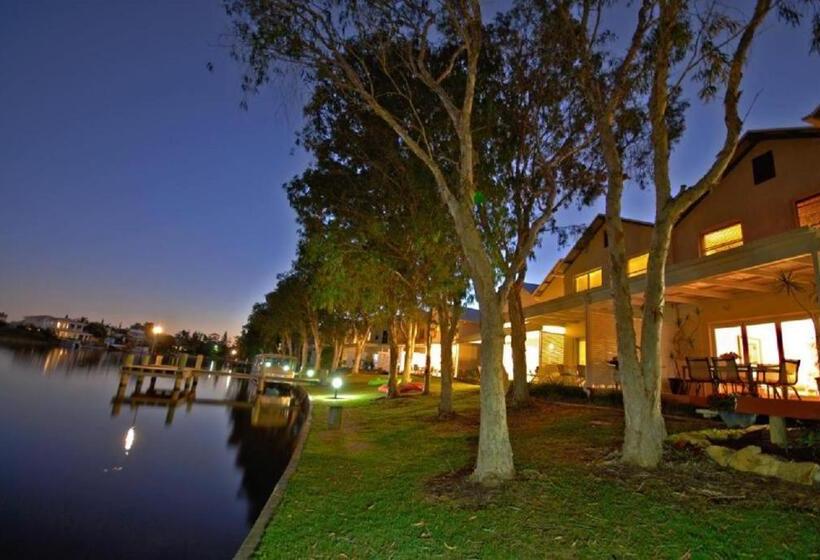 Дом 2 Спальни, Noosa Entrance Waterfront Resort