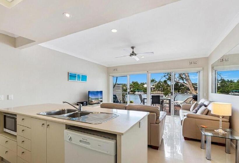 Дом 2 Спальни, Noosa Entrance Waterfront Resort