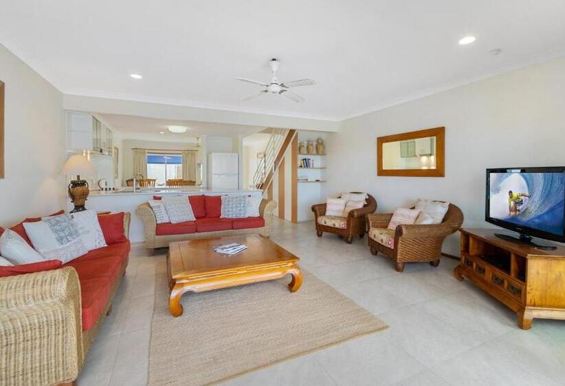 Дом 3 Спальни, Noosa Entrance Waterfront Resort
