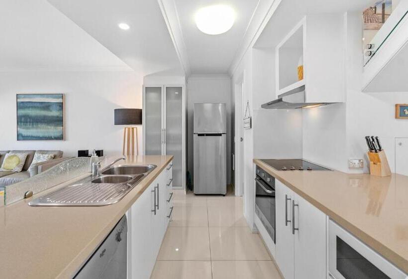 Дом 2 Спальни, Noosa Entrance Waterfront Resort