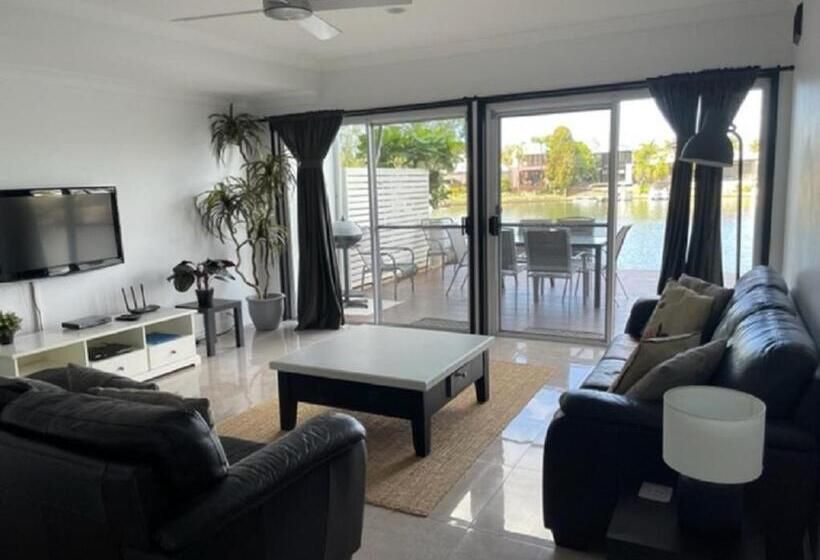 Дом 3 Спальни, Noosa Entrance Waterfront Resort