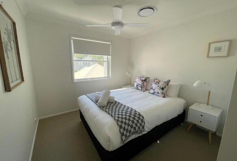 Дом 3 Спальни, Noosa Entrance Waterfront Resort