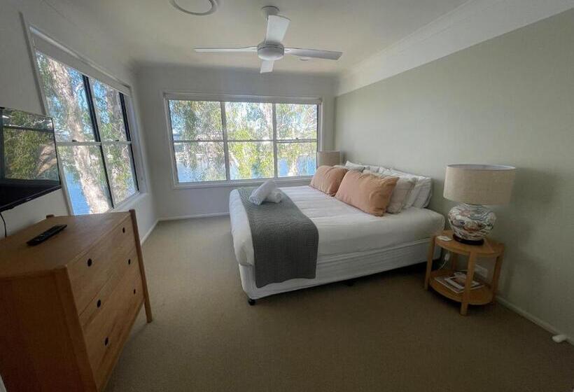 Дом 3 Спальни, Noosa Entrance Waterfront Resort