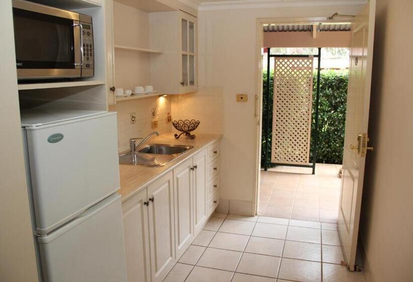 اتاق استاندارد سه تخته با چشم‌انداز باغ, The Lawson Riverside Suites