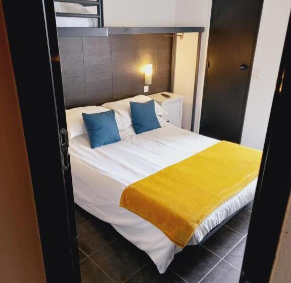 اتاق استاندارد سه نفره, Hôtel M&r