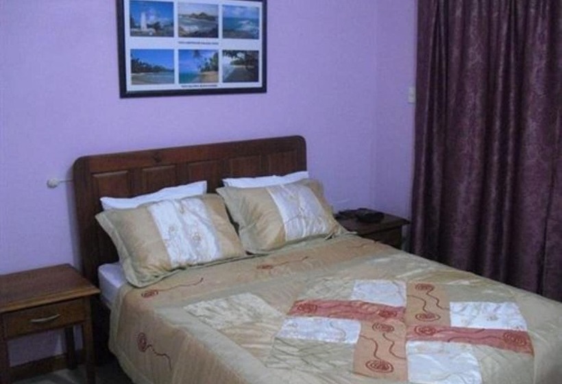 اتاق استاندارد سه نفره, Piarco Village Suites