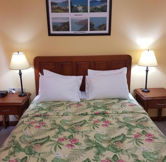 اتاق استاندارد یک نفره, Piarco Village Suites
