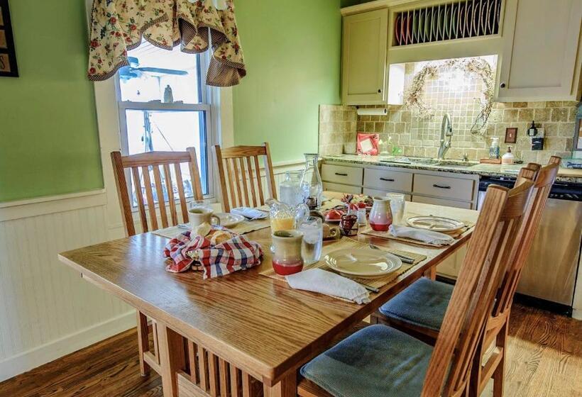 Дом 1 Спальня, Wolf Creek Farm B&b And Motorcycle Manor At Wolf Creek Farm, Llc