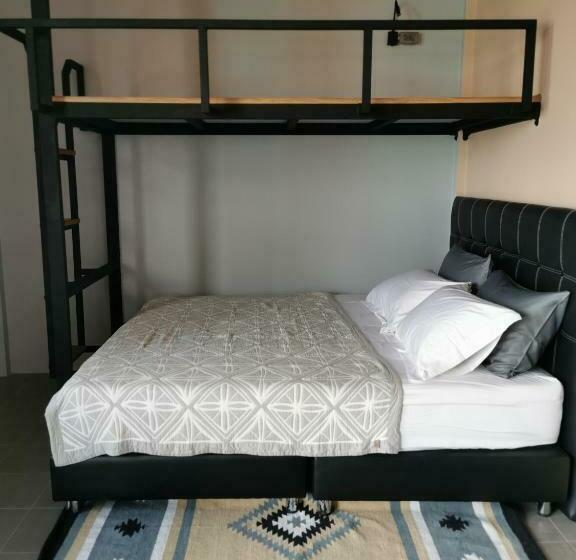 스탠다드 트리플 룸, The 8 Hostel Buriram