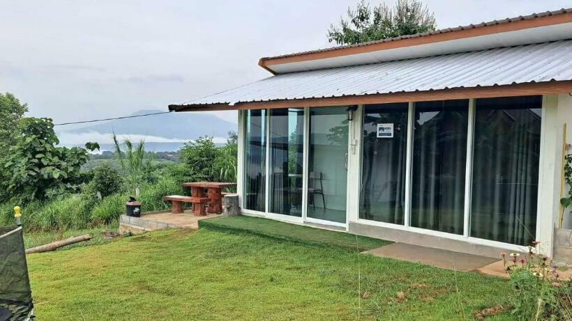 Номер Стандарт с Террасой, บ้านไร่ระเบียงฟ้า น้ำหนาว แคมป์ปิ้ง