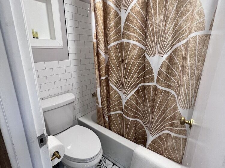 Семейный Номер, Great Gatsby Motel Inn