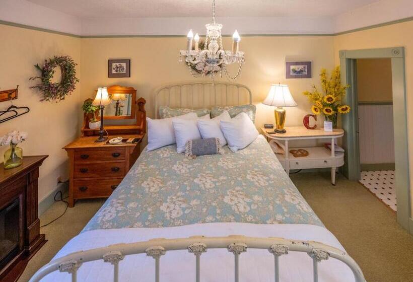 Номер Стандарт, Clementine S Guest House & Vacation Rentals