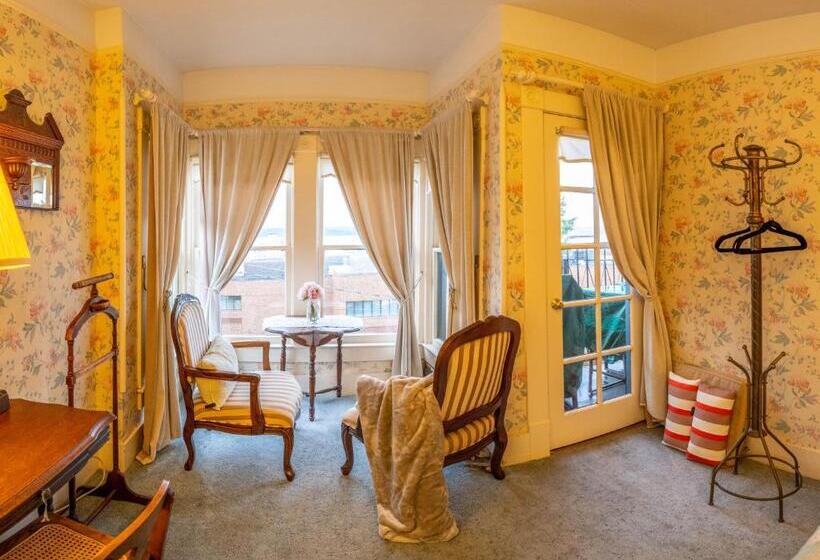 Люкс Вид на Реку, Clementine S Guest House & Vacation Rentals