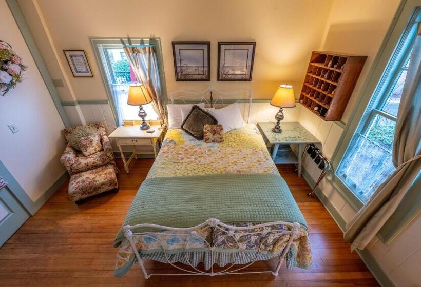 Family Suite, Clementine S Guest House & Vacation Rentals