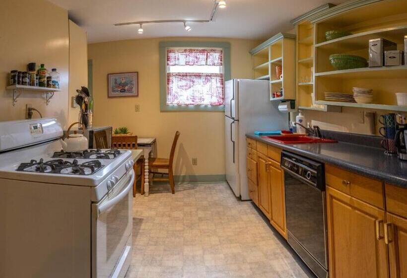 Студия Стандарт, Clementine S Guest House & Vacation Rentals