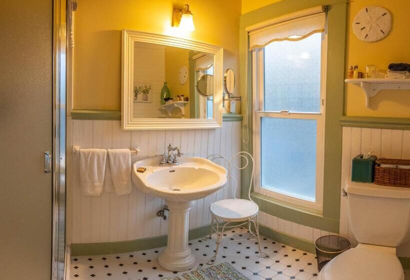 Люкс Вид на Реку, Clementine S Guest House & Vacation Rentals