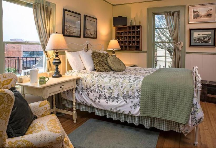 Family Suite, Clementine S Guest House & Vacation Rentals