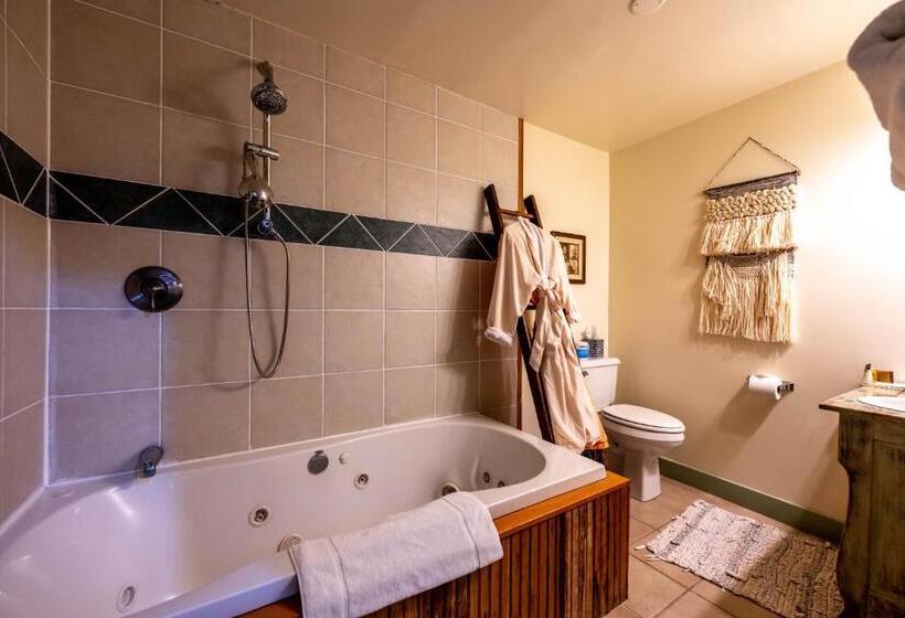 Family Suite, Clementine S Guest House & Vacation Rentals