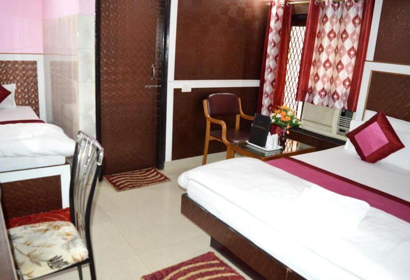 Трехместный Номер Deluxe, Su Shree Continental 5 Minutes Walk From New Delhi Railway Station