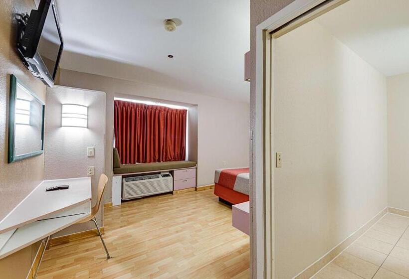 장애인을 위한 스탠다드 룸, Motel 6mcallen, Tx  East