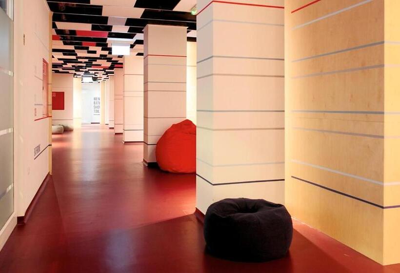 带共用卧室公用房间的床, Maverick City Lodge