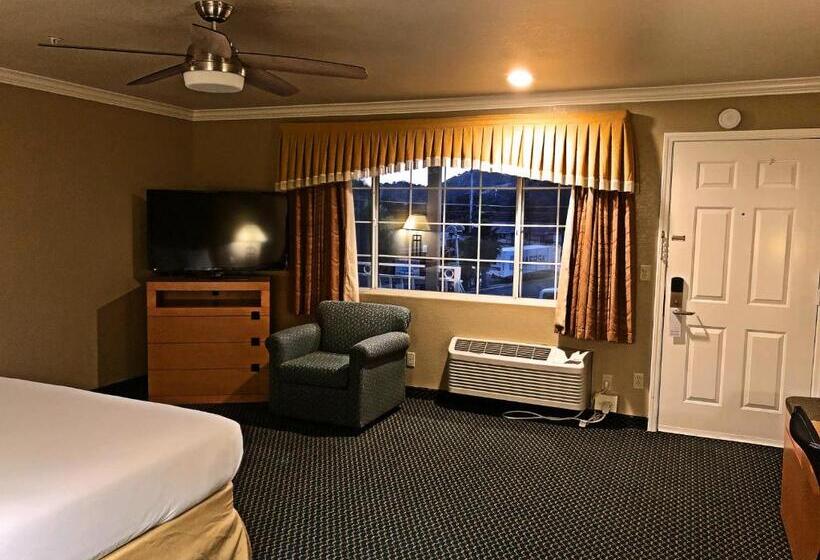 Полулюкс, Lake Point Lodge