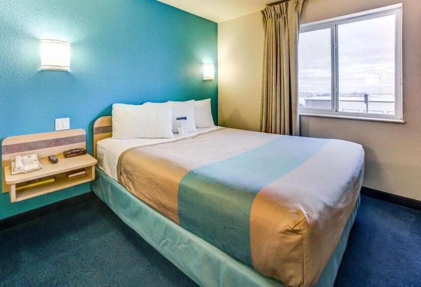 Номер Стандарт Адаптированный для Инвалидов, Days Inn By Wyndham Stony Plain